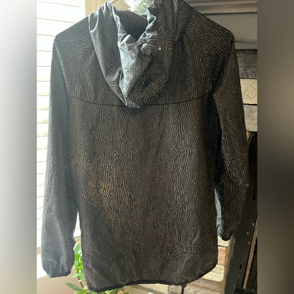 NIKE zebra reflective wind breaker - Picture 4 of 7